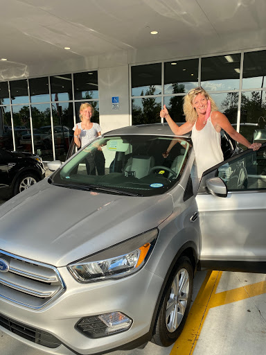Car Dealer «Tamiami Ford», reviews and photos, 1471 Airport Pulling Rd N, Naples, FL 34104, USA