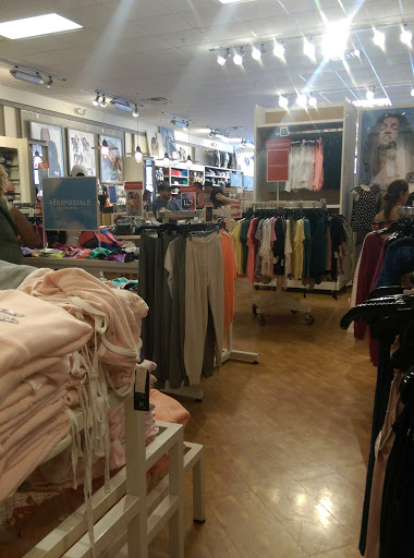 Clothing Store «Aéropostale», reviews and photos, 124 Outlet Square, Hershey, PA 17033, USA