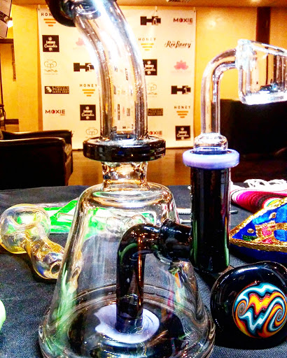 Tobacco Shop «i-nhale Smoke Shop Veteran Owned», reviews and photos, 1055 Redondo Ave, Long Beach, CA 90804, USA