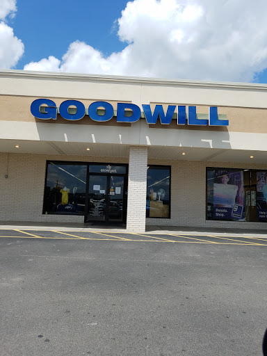 Thrift Store «Goodwill Store South Cleveland», reviews and photos, 220 Grove Ave SW, Cleveland, TN 37311, USA