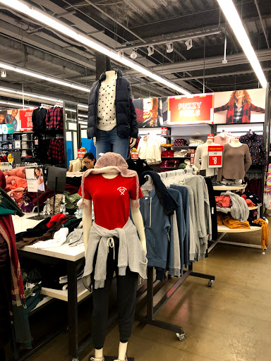 Clothing Store «Old Navy», reviews and photos, 40-24 College Point Blvd, Flushing, NY 11354, USA