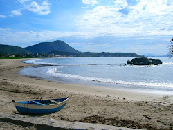 Photo de Plage d'Itaoca avec rivage droit, long