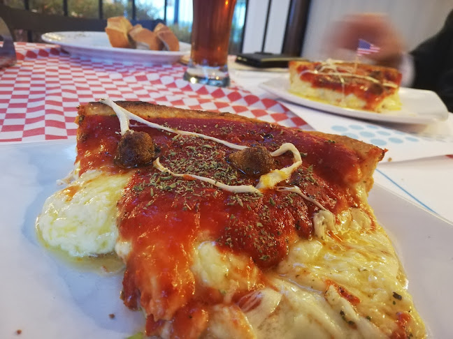 Georgina Chicago Style Pizza - Quito