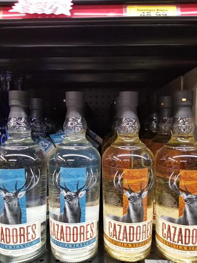 Liquor Store «Gold Crown Liquors Store», reviews and photos, 3425 N Clark St, Chicago, IL 60657, USA