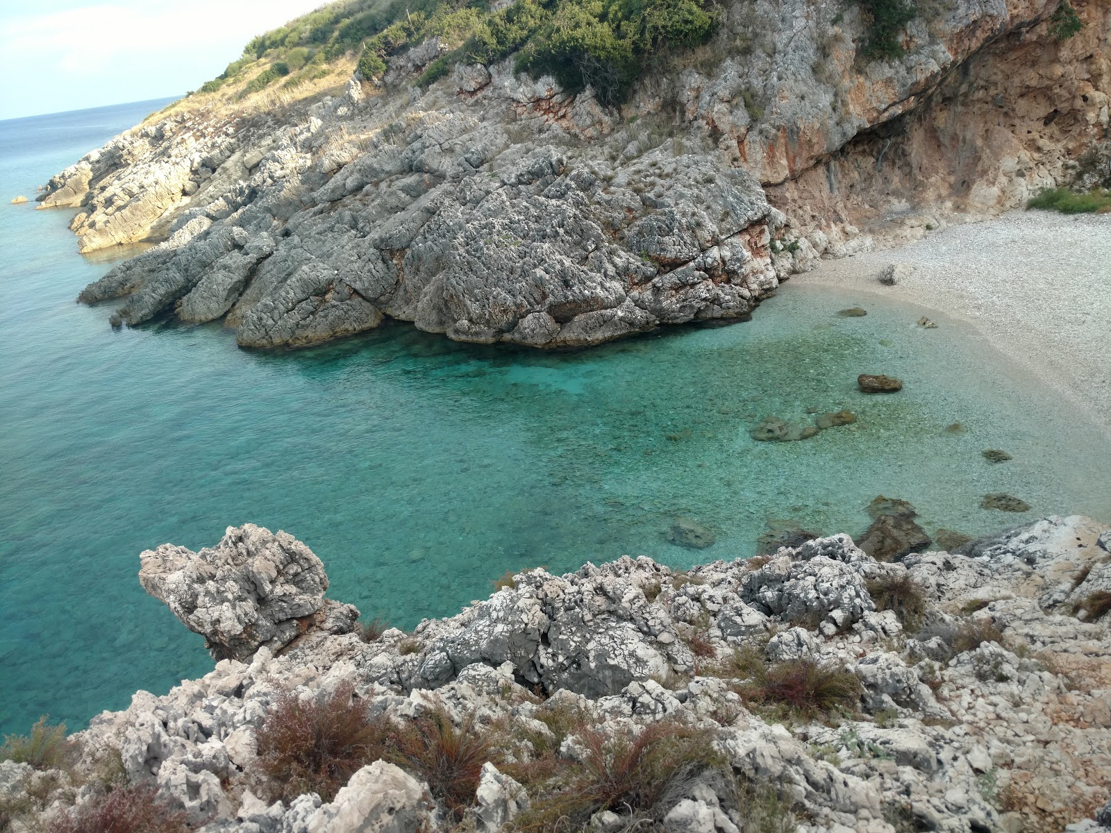 Foto van Kremidi beach met turquoise puur water oppervlakte
