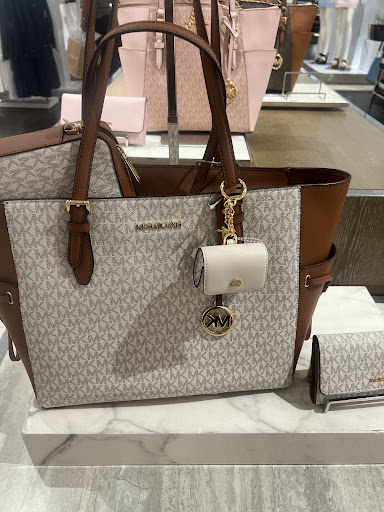 Clothing Store «GUESS Factory», reviews and photos, 100 Citadel Dr Suite 600, Commerce, CA 90040, USA