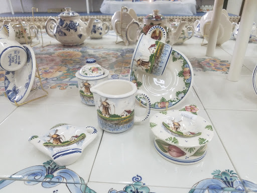 Pottery Store «De Klomp Wooden Shoe & Delftware Factory», reviews and photos, 12755 Quincy St, Holland, MI 49424, USA
