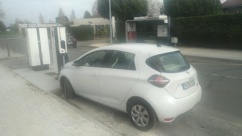 Borne de recharge de véhicules électriques Bordeaux Métropole Charging Station Pessac