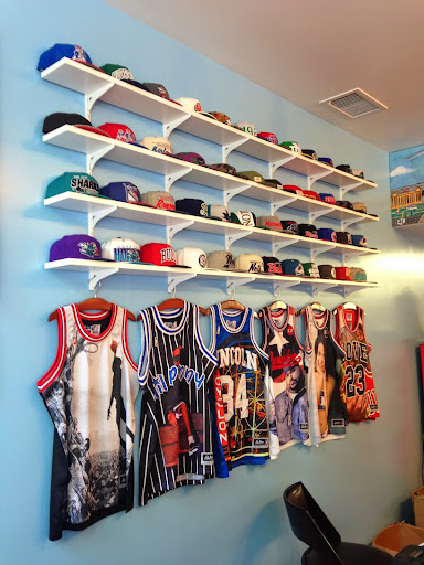 Clothing Store «Mint Clothing», reviews and photos, 1058 W Taylor St, Chicago, IL 60607, USA