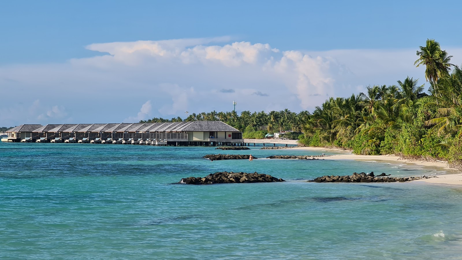 Photo of Dhigurah Beach and the settlement
