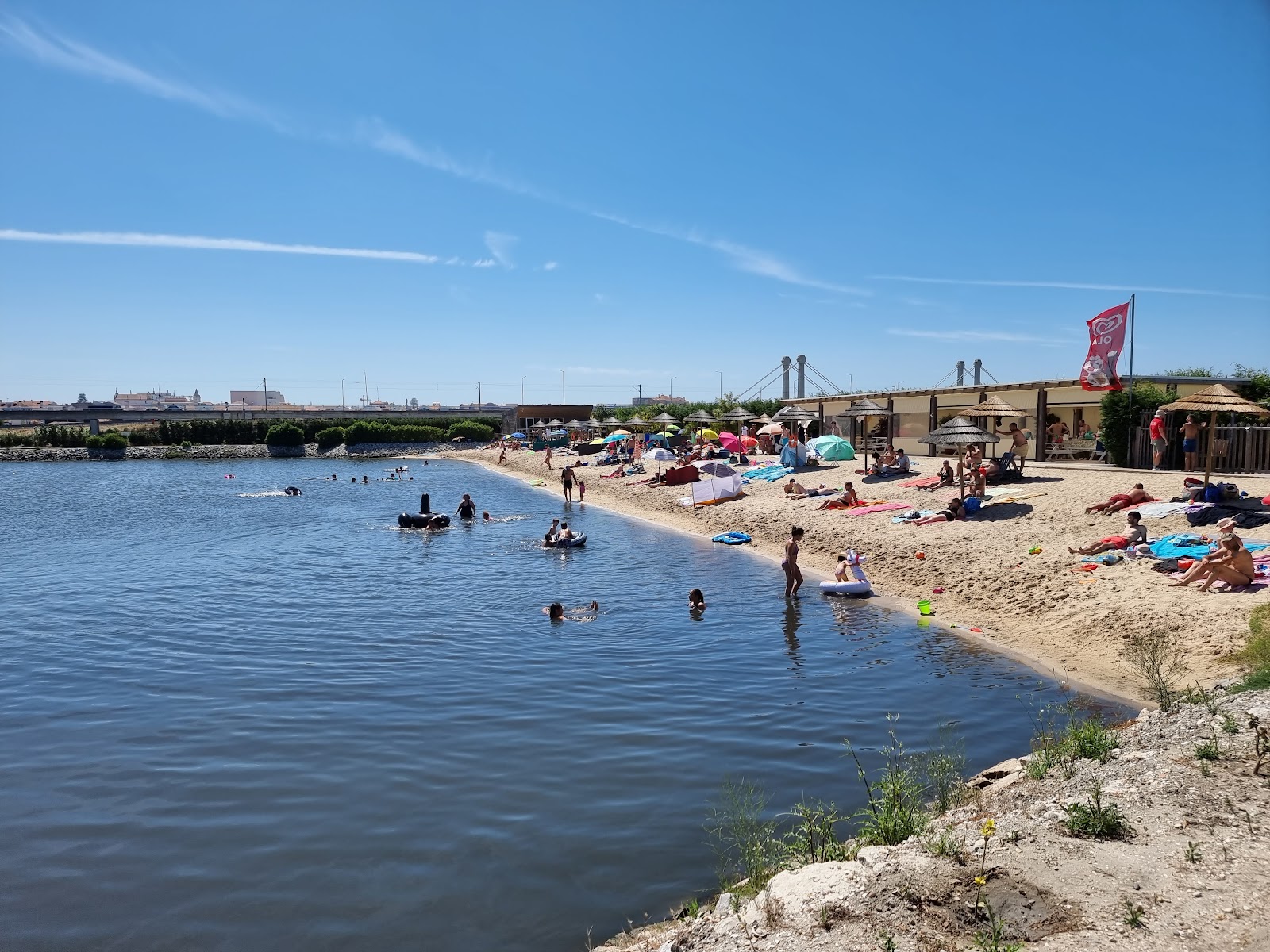 Foto von Praia Artificial de Aveiro - Urban Beach mit beiger sand Oberfläche