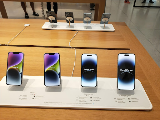 Apple Stoneridge Mall image