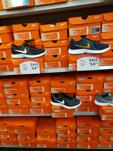 Shoe Store «Shoe Carnival», reviews and photos, 466 Pinnacle Pkwy, Bristol, TN 37620, USA