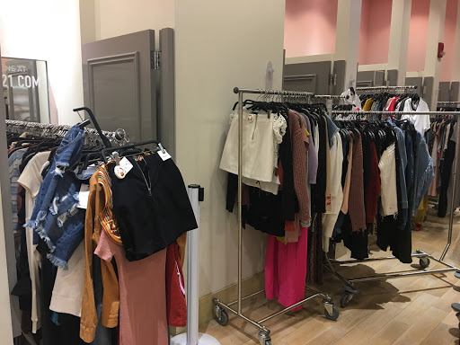 Clothing Store «Forever 21», reviews and photos, 5220 Fashion Outlets Way #1005, Chicago, IL 60656, USA
