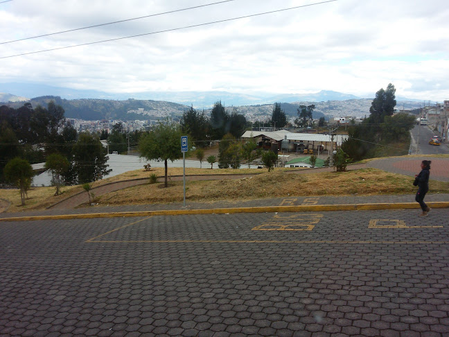 Opiniones de Estacion de Autobuses R5 San Vicente de las casas, Barrio el trigal en Quito - Servicio de transporte