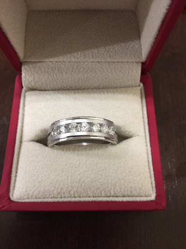 Jewelry Store «Kesslers Diamonds», reviews and photos, 5075 S 76th St, Greenfield, WI 53220, USA