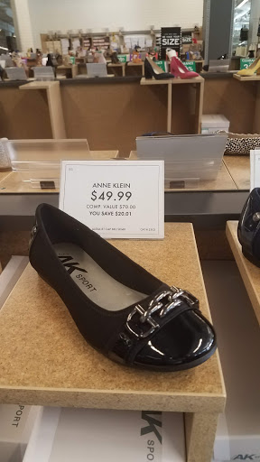 Shoe Store «DSW Designer Shoe Warehouse», reviews and photos, 1740 N Federal Hwy, Fort Lauderdale, FL 33305, USA