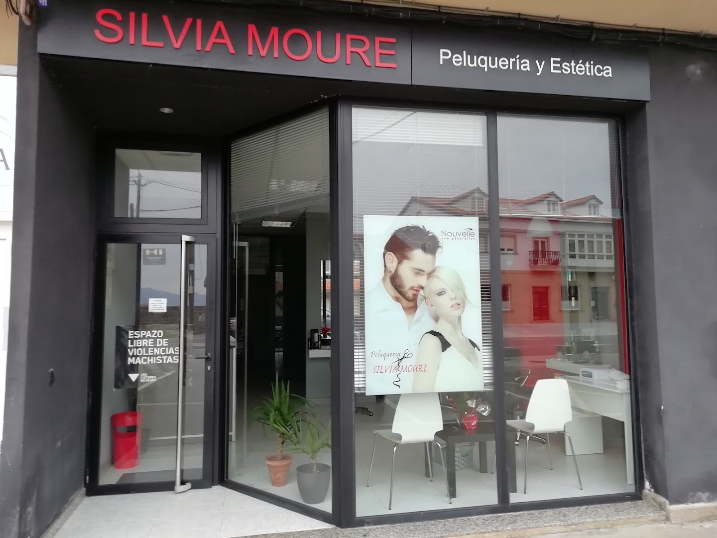 SILVIA MOURE PELUQUERÍA Y ESTÉTICA UNISEX