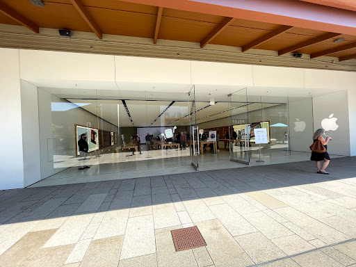 Shopping Mall «The Village at Corte Madera», reviews and photos, 1618 Redwood Hwy, Corte Madera, CA 94925, USA