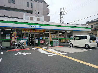 ファミリーマート 小路駅東店