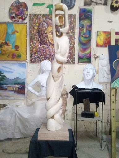 Taller De Escultura Y Pintura Ludeña