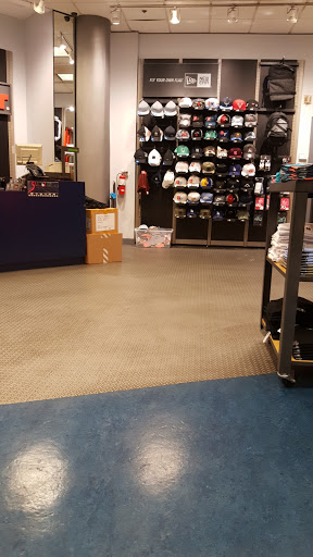 Shoe Store «Foot Locker», reviews and photos, 20505 S Dixie Hwy, Cutler Bay, FL 33189, USA