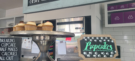 Cupcake Shop «Smallcakes: A Cupcakery of Naperville», reviews and photos, 115 E Ogden Ave #119, Naperville, IL 60563, USA