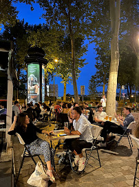 Atmosphère du Restaurant Le Montebello à Paris - n°7