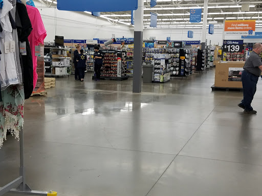 Department Store «Walmart Supercenter», reviews and photos, 4380 N Leavitt Rd, Lorain, OH 44053, USA