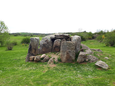 Dolmen de la Grotte à Cournols