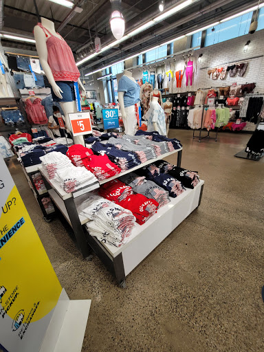 Clothing Store «Old Navy», reviews and photos, 1730 W Fullerton Ave, Chicago, IL 60614, USA