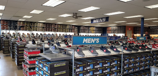 Shoe Store «SKECHERS Factory Outlet», reviews and photos, 1201 Airport Fwy #185, Euless, TX 76040, USA