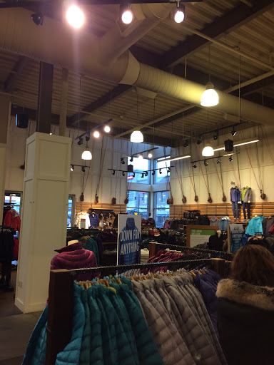 Clothing Store «L.L. Bean», reviews and photos, 340 Legacy Pl, Dedham, MA 02026, USA