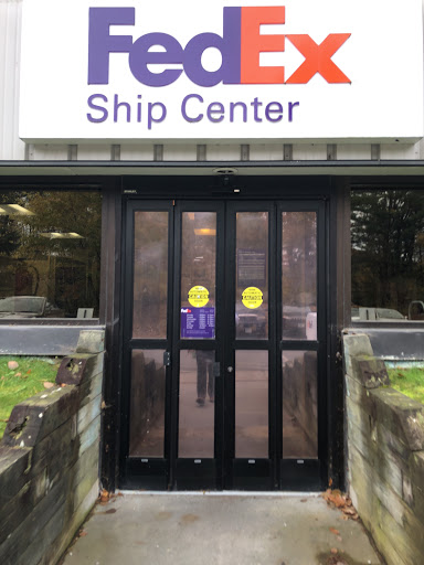 Shipping and Mailing Service «FedEx Ship Center», reviews and photos, 41 N Labombard Rd, Lebanon, NH 03766, USA