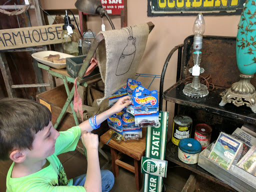 Grocery Store «Troutt Old Time General Store And Market», reviews and photos, 433 N 4th St, Paducah, KY 42001, USA