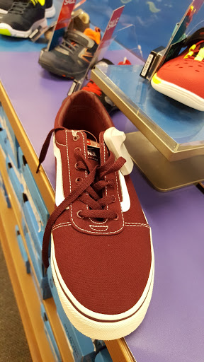 Shopping Mall «Glenbrook Shopping Center», reviews and photos, 1050 Glenbrook Way, Hendersonville, TN 37075, USA