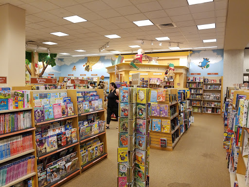 Book Store «Barnes & Noble», reviews and photos, 47 E Chicago Ave, Naperville, IL 60540, USA