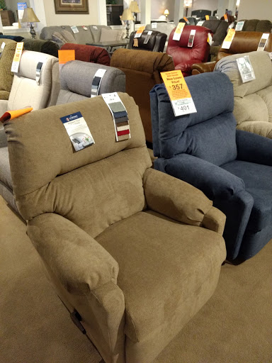 Ohio Furniture Mart, 22650 E State St, Alliance, OH 44601, USA, 