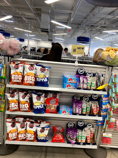 Thrift Store «Goodwill Industries of Greater Cleveland & East Central Ohio», reviews and photos, 16160 Pearl Rd, Strongsville, OH 44136, USA