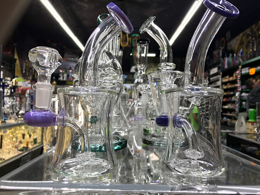 Vaporizer Store «Main Smoke Shop KC | Vape Shop», reviews and photos, 3429 Main St, Kansas City, MO 64111, USA