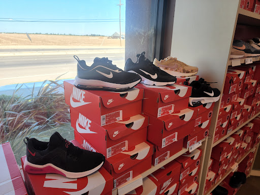 Shoe Store «Famous Footwear», reviews and photos, 1411 W Pacheco Blvd, Los Banos, CA 93635, USA