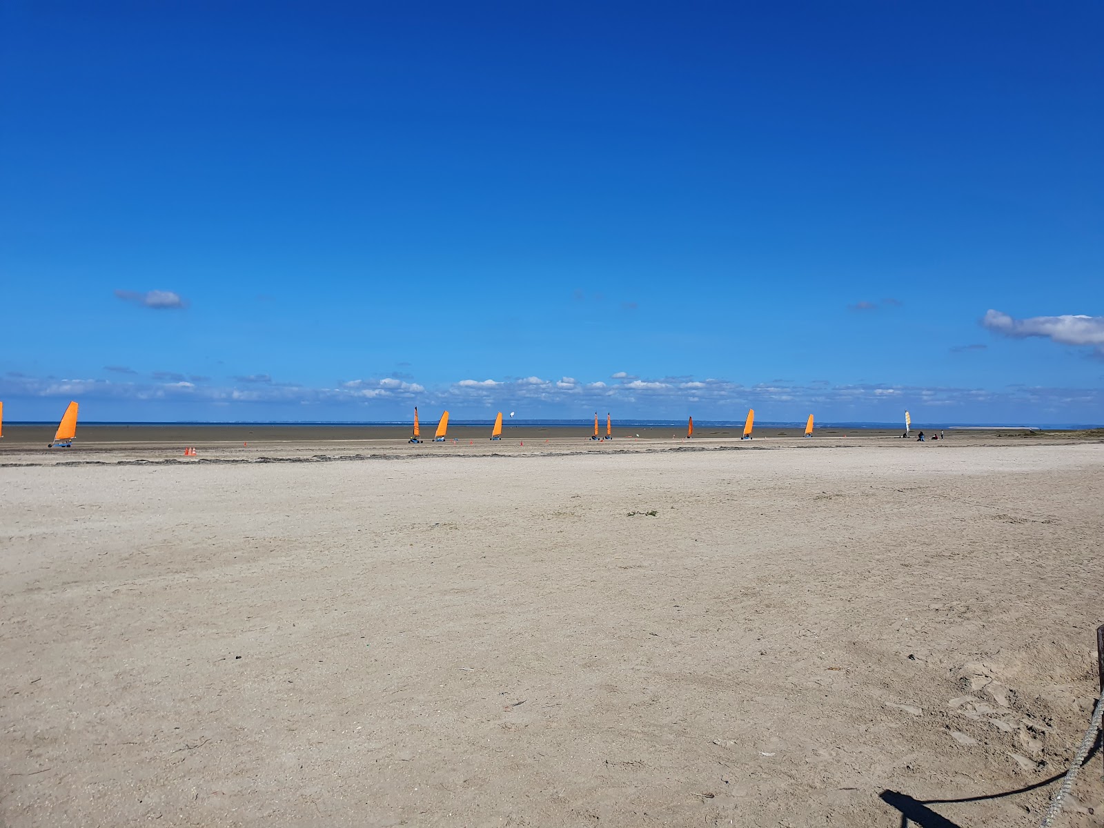 Plage de Cherrueix'in fotoğrafı düz ve uzun ile birlikte