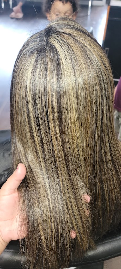 Emma Bellas Salon 28778