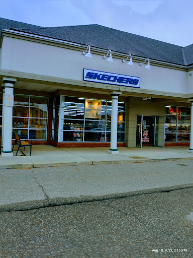 Shopping Mall «Aurora Farms Premium Outlets», reviews and photos, 549 S Chillicothe Rd, Aurora, OH 44202, USA