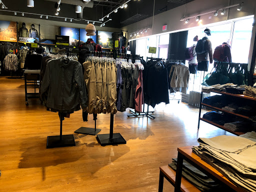 Clothing Store «Eddie Bauer Outlet», reviews and photos, 18501 Outlet Blvd #300, Chesterfield, MO 63005, USA