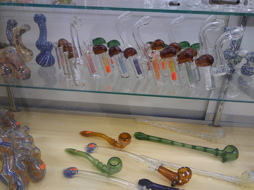 Tobacco Shop «Sunny Smoke Shop», reviews and photos, 34 Railroad Ave, Gloucester, MA 01930, USA