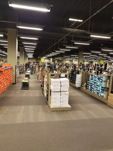 Shoe Store «DSW Designer Shoe Warehouse», reviews and photos, 124 West Market, Bloomington, MN 55425, USA