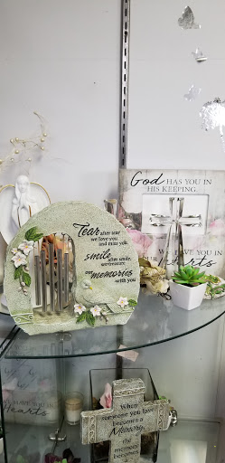 Florist «Olde Towne Florist», reviews and photos, 1524 E Auburn Rd #40, Rochester Hills, MI 48307, USA