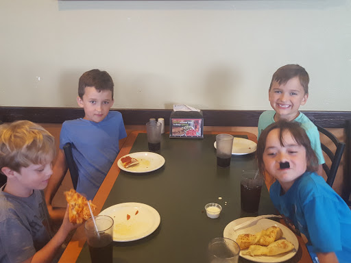 Pizza Restaurant «Round Table Pizza», reviews and photos, 4005 Manzanita Ave, Carmichael, CA 95608, USA