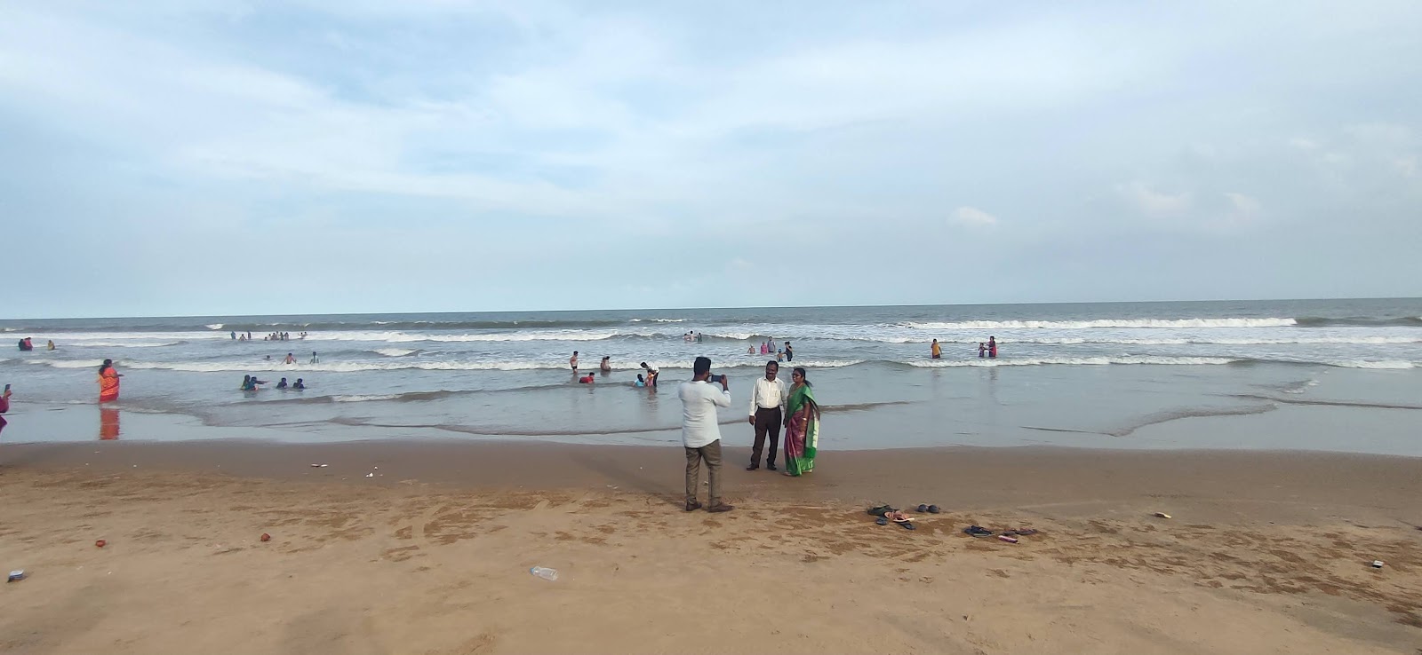 Valokuva Ramapuram Shootout Beachista. pinnalla turkoosi puhdas vesi:n kanssa
